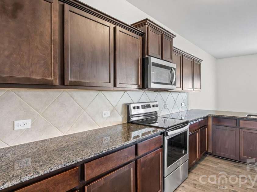 122 Canada Drive, Statesville, NC 28166.  MLS# CAR4393982, YatesRealty ID 41941. 