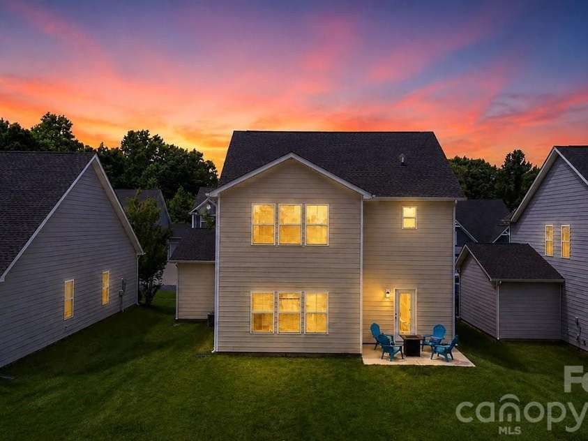 122 Canada Drive, Statesville, NC 28166.  MLS# CAR4393982, YatesRealty ID 41941. 