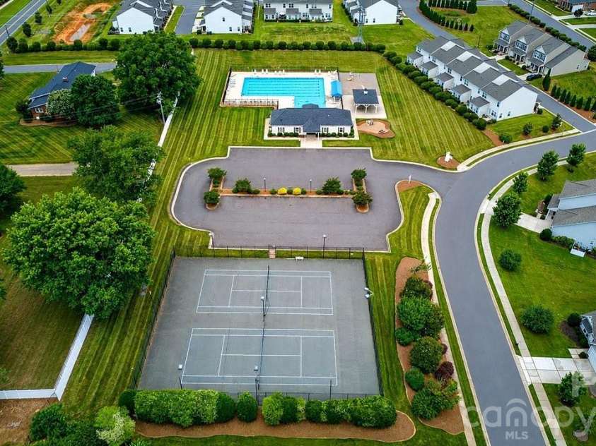 122 Canada Drive, Statesville, NC 28166.  MLS# CAR4393982, YatesRealty ID 41941. 