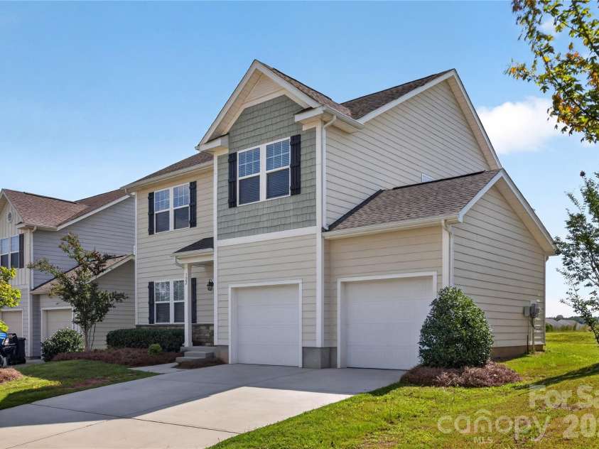 122 Canada Drive, Statesville, NC 28166.  MLS# CAR4393982, YatesRealty ID 41941. 