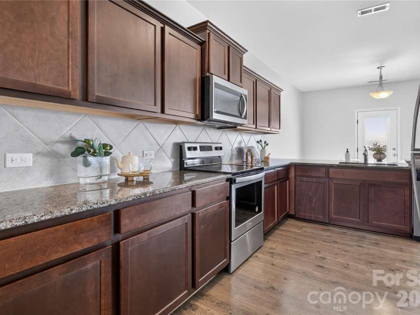 122 Canada Drive, Statesville, NC 28166.  MLS# CAR4393982, YatesRealty ID 41941. 