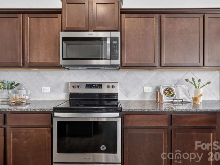 122 Canada Drive, Statesville, NC 28166.  MLS# CAR4393982, YatesRealty ID 41941. 
