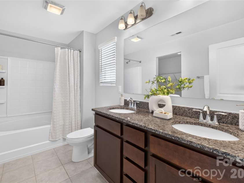 122 Canada Drive, Statesville, NC 28166.  MLS# CAR4393982, YatesRealty ID 41941. 