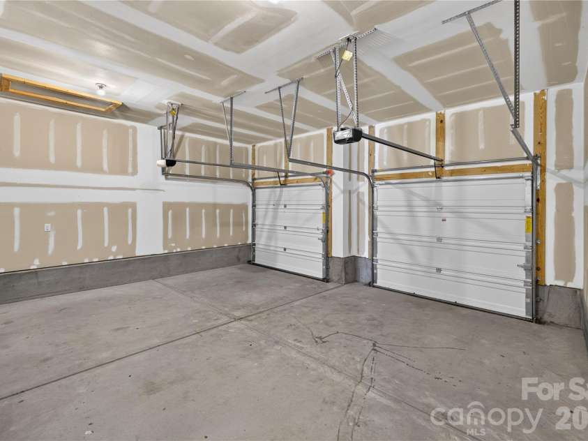 122 Canada Drive, Statesville, NC 28166.  MLS# CAR4393982, YatesRealty ID 41941. 