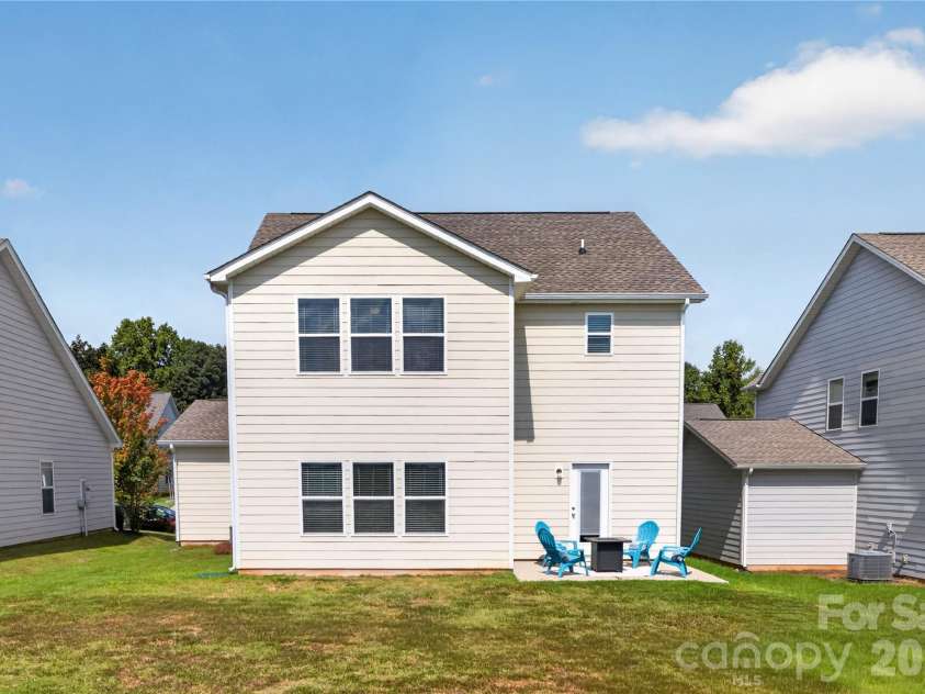 122 Canada Drive, Statesville, NC 28166.  MLS# CAR4393982, YatesRealty ID 41941. 