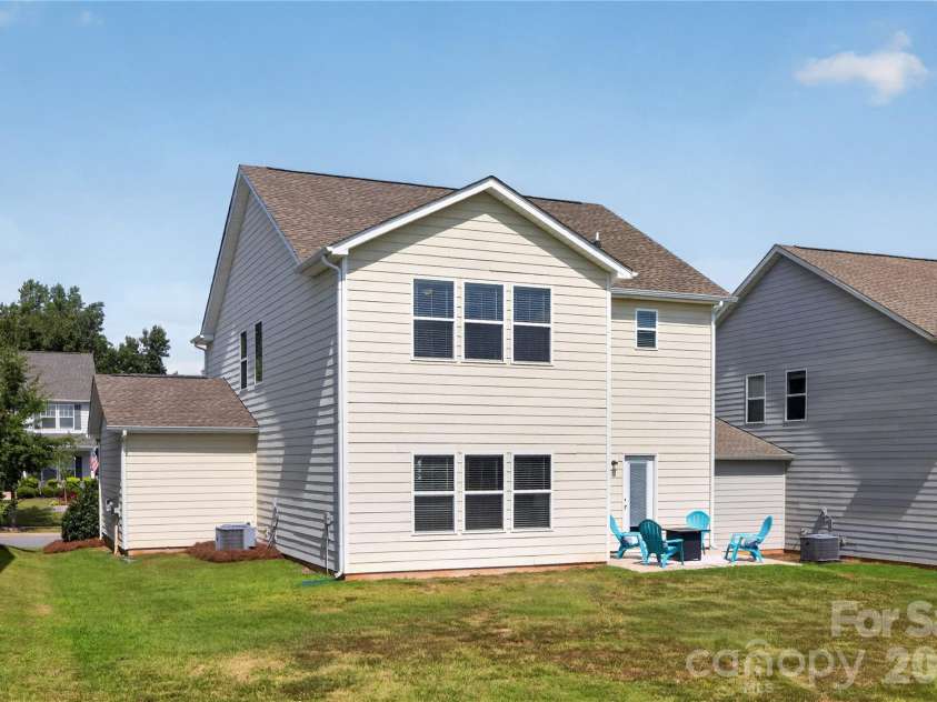 122 Canada Drive, Statesville, NC 28166.  MLS# CAR4393982, YatesRealty ID 41941. 