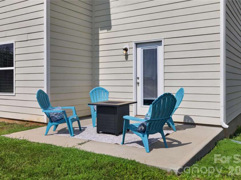 122 Canada Drive, Statesville, NC 28166.  MLS# CAR4393982, YatesRealty ID 41941. 