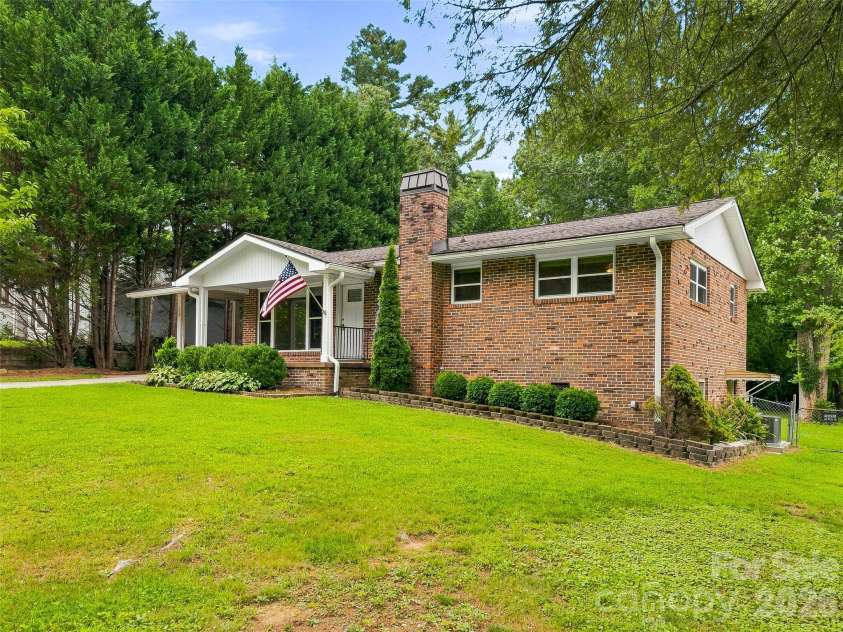320 Kendale Court, East Flat Rock, NC 28726.  MLS# CAR4408973, YatesRealty ID 41942. 