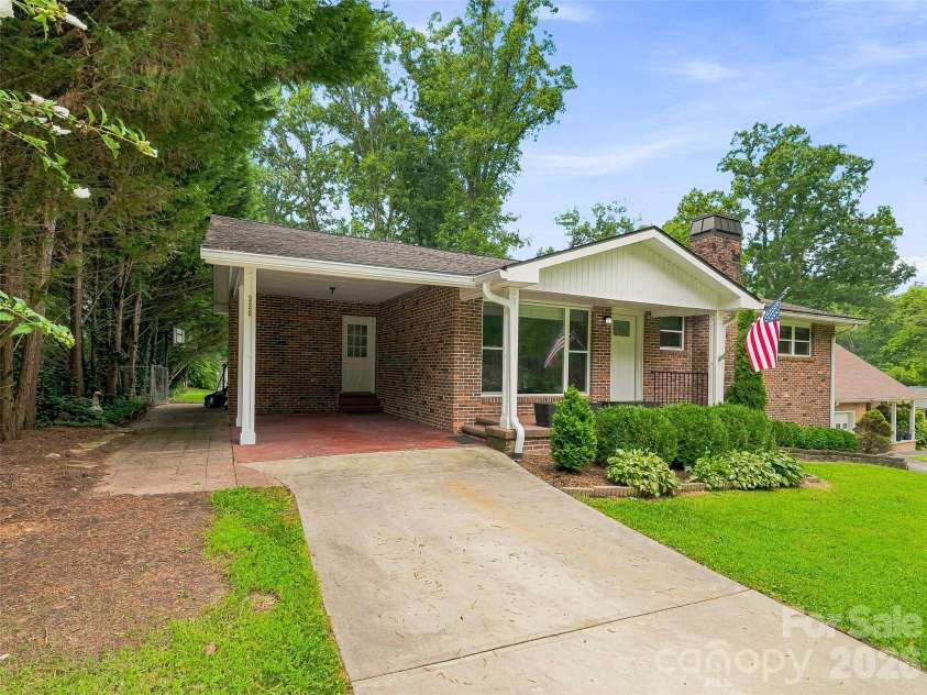 320 Kendale Court, East Flat Rock, NC 28726.  MLS# CAR4408973, YatesRealty ID 41942. 