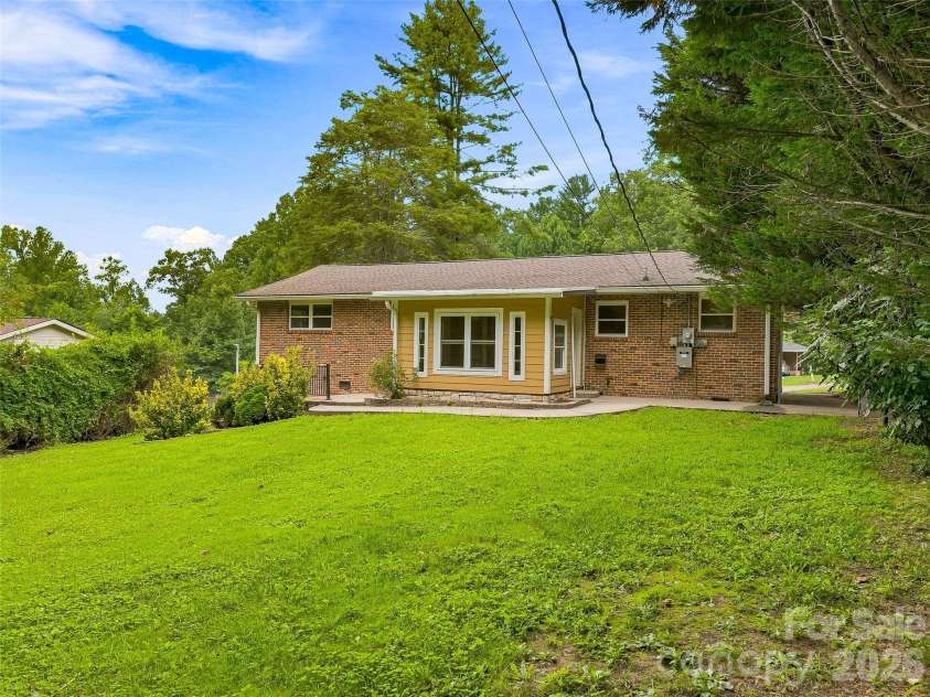 320 Kendale Court, East Flat Rock, NC 28726.  MLS# CAR4408973, YatesRealty ID 41942. 
