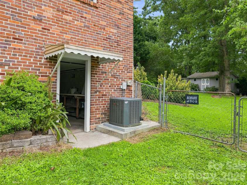 320 Kendale Court, East Flat Rock, NC 28726.  MLS# CAR4408973, YatesRealty ID 41942. 