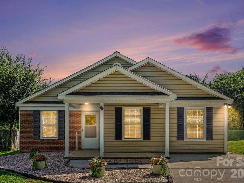 3087 Champion Lane, Concord, NC 28025.  MLS# CAR4406806, YatesRealty ID 41944. 