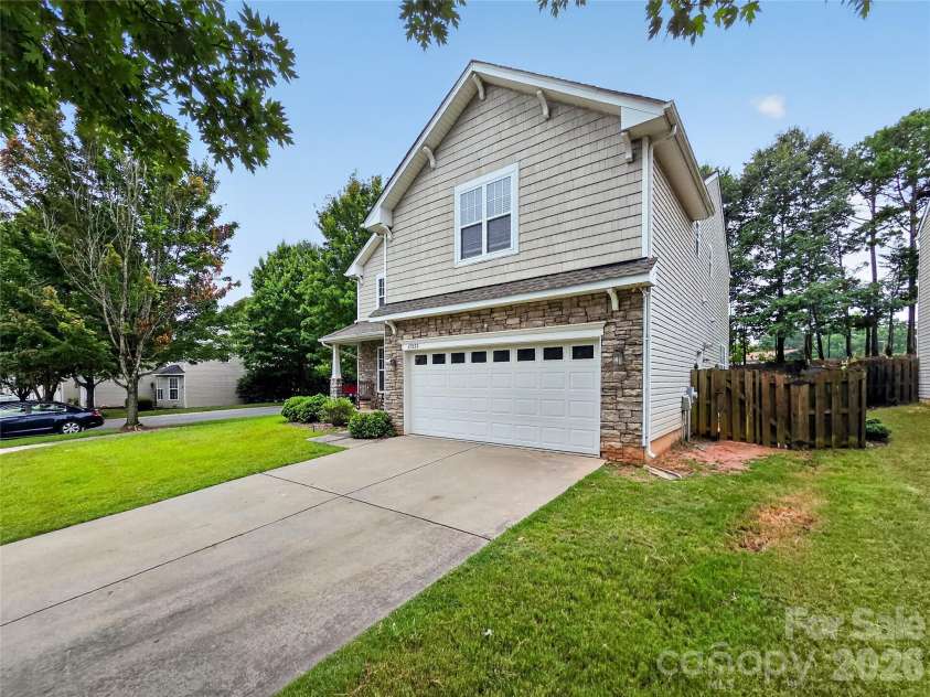17222 Westmill Lane, Charlotte, NC 28277.  MLS# CAR4407899, YatesRealty ID 41945. 