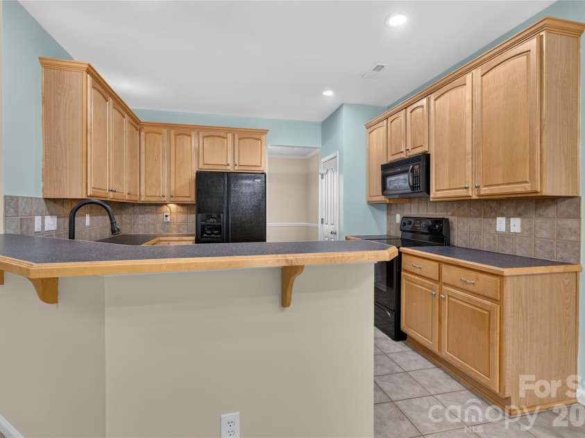 17222 Westmill Lane, Charlotte, NC 28277.  MLS# CAR4407899, YatesRealty ID 41945. 