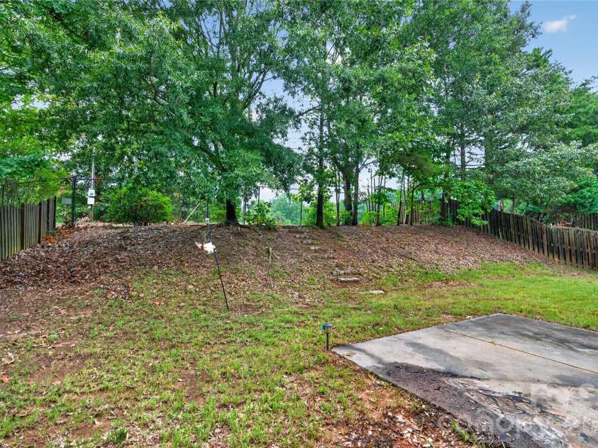 17222 Westmill Lane, Charlotte, NC 28277.  MLS# CAR4407899, YatesRealty ID 41945. 