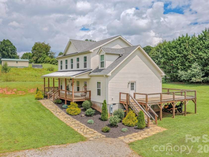 160 Ridge View Drive, Clyde, NC 28721.  MLS# CAR4411209, YatesRealty ID 41946. 