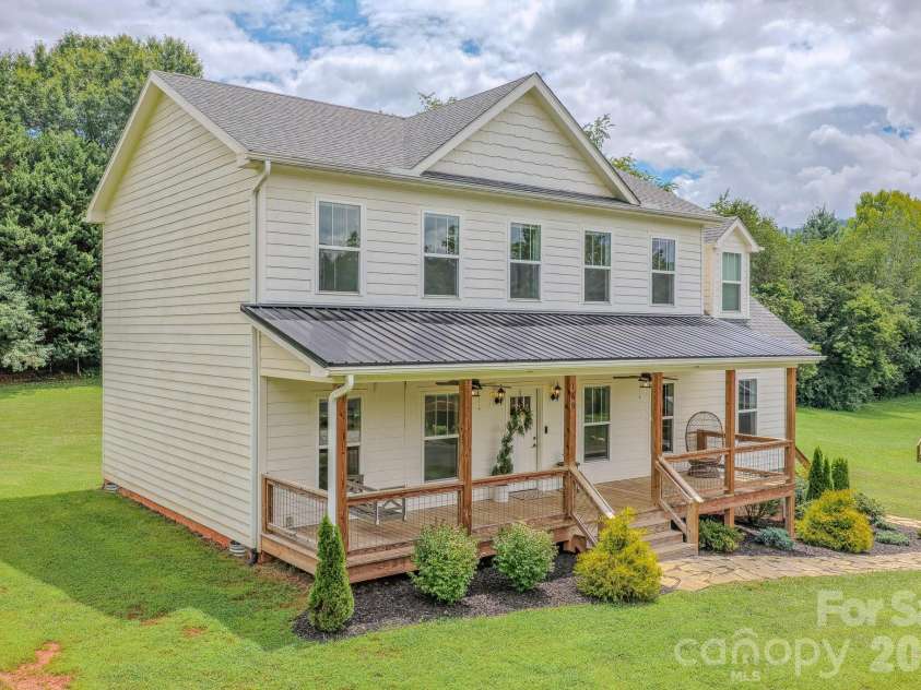 160 Ridge View Drive, Clyde, NC 28721.  MLS# CAR4411209, YatesRealty ID 41946. Front of house