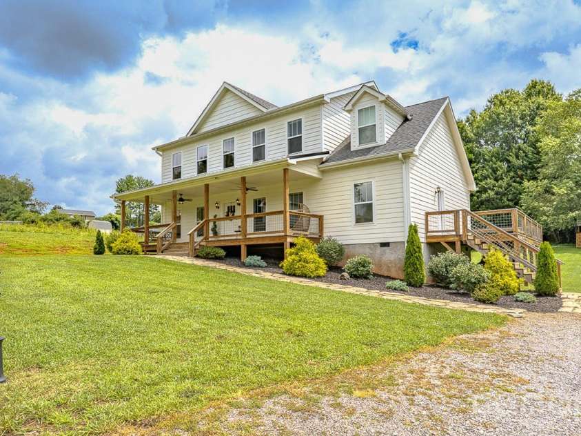 160 Ridge View Drive, Clyde, NC 28721.  MLS# CAR4411209, YatesRealty ID 41946. Front yard