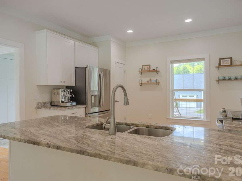 160 Ridge View Drive, Clyde, NC 28721.  MLS# CAR4411209, YatesRealty ID 41946. Kitchen
