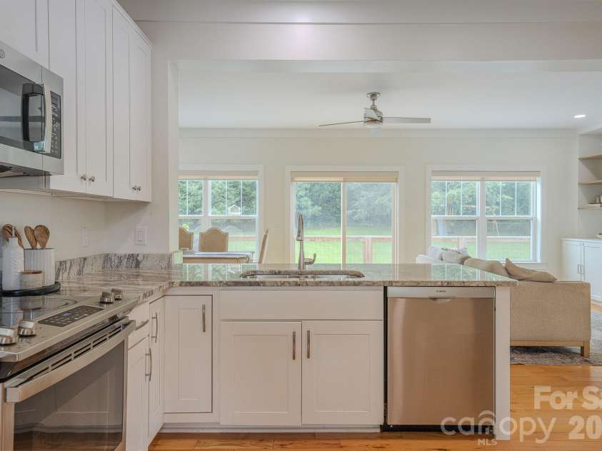 160 Ridge View Drive, Clyde, NC 28721.  MLS# CAR4411209, YatesRealty ID 41946. Kitchen
