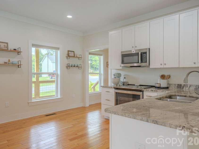 160 Ridge View Drive, Clyde, NC 28721.  MLS# CAR4411209, YatesRealty ID 41946. Kitchen