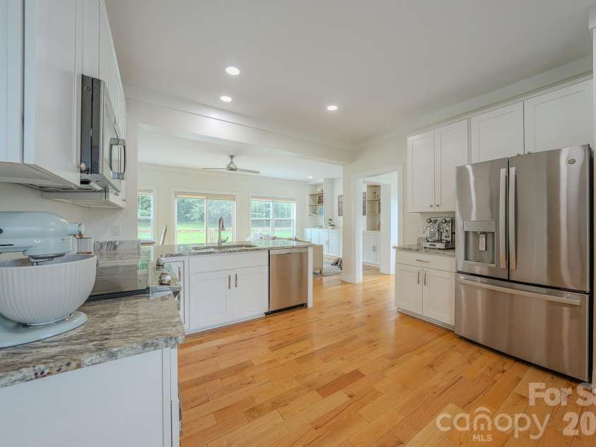 160 Ridge View Drive, Clyde, NC 28721.  MLS# CAR4411209, YatesRealty ID 41946. Kitchen