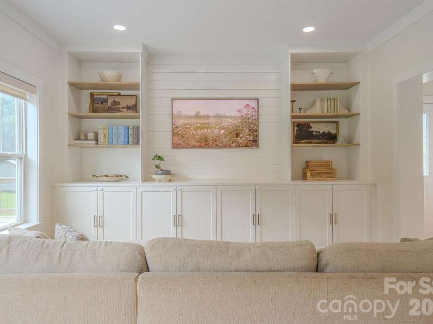 160 Ridge View Drive, Clyde, NC 28721.  MLS# CAR4411209, YatesRealty ID 41946. Living room