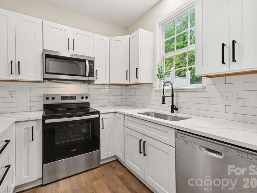 7548 Silver Arrow Drive, Charlotte, NC 28273.  MLS# CAR4408146, YatesRealty ID 41948. Kitchen