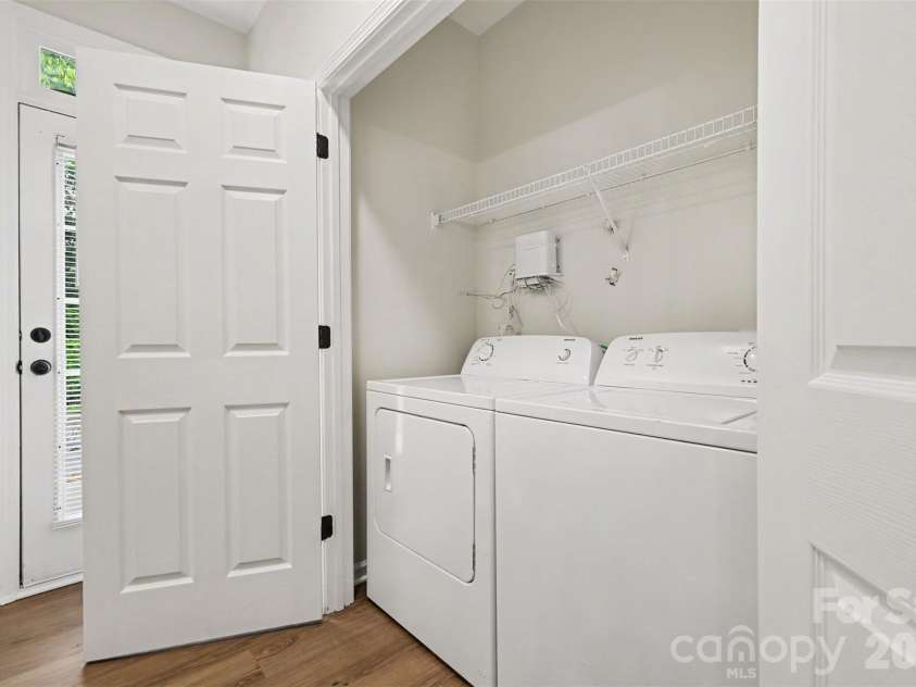 7548 Silver Arrow Drive, Charlotte, NC 28273.  MLS# CAR4408146, YatesRealty ID 41948. Laundry