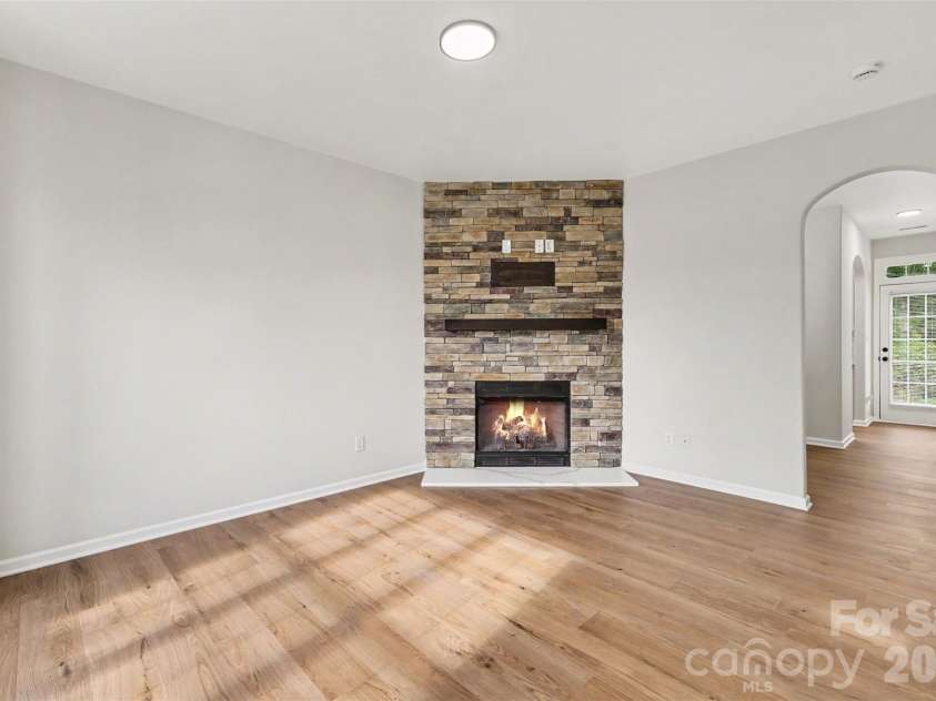 7548 Silver Arrow Drive, Charlotte, NC 28273.  MLS# CAR4408146, YatesRealty ID 41948. Living Room