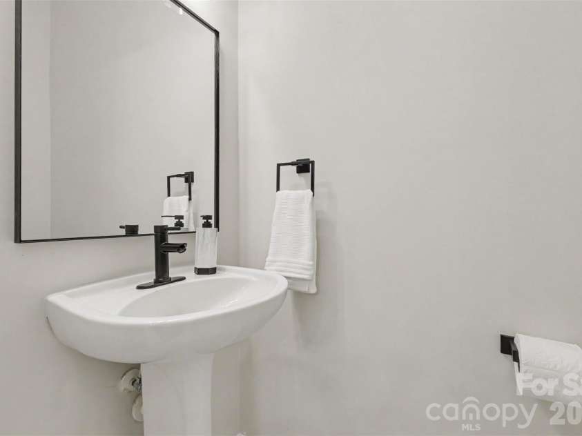7548 Silver Arrow Drive, Charlotte, NC 28273.  MLS# CAR4408146, YatesRealty ID 41948. Powder Room