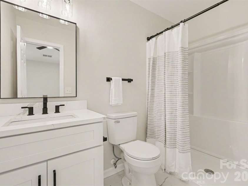 7548 Silver Arrow Drive, Charlotte, NC 28273.  MLS# CAR4408146, YatesRealty ID 41948. Primary Bathroom