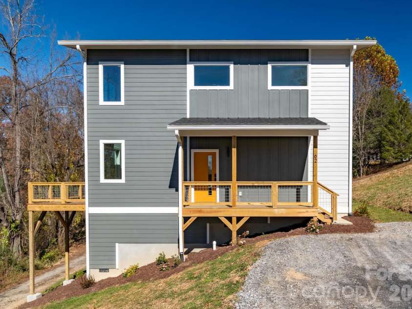 62 Upper Moffitt Road, Asheville, NC 28805.  MLS# CAR4319276, YatesRealty ID 4195. Front Exterior