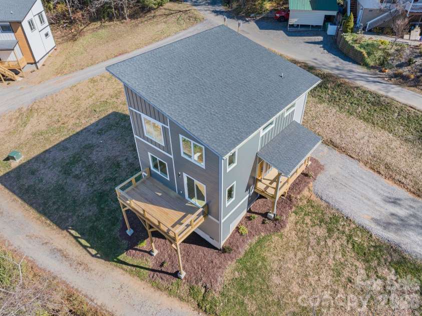 62 Upper Moffitt Road, Asheville, NC 28805.  MLS# CAR4319276, YatesRealty ID 4195. Front porch and back deck