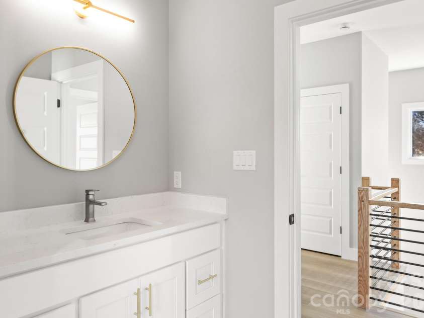 62 Upper Moffitt Road, Asheville, NC 28805.  MLS# CAR4319276, YatesRealty ID 4195. Full Bath