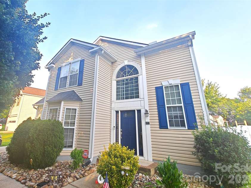 9026 Shenington Place, Charlotte, NC 28216.  MLS# CAR4406928, YatesRealty ID 41950. 
