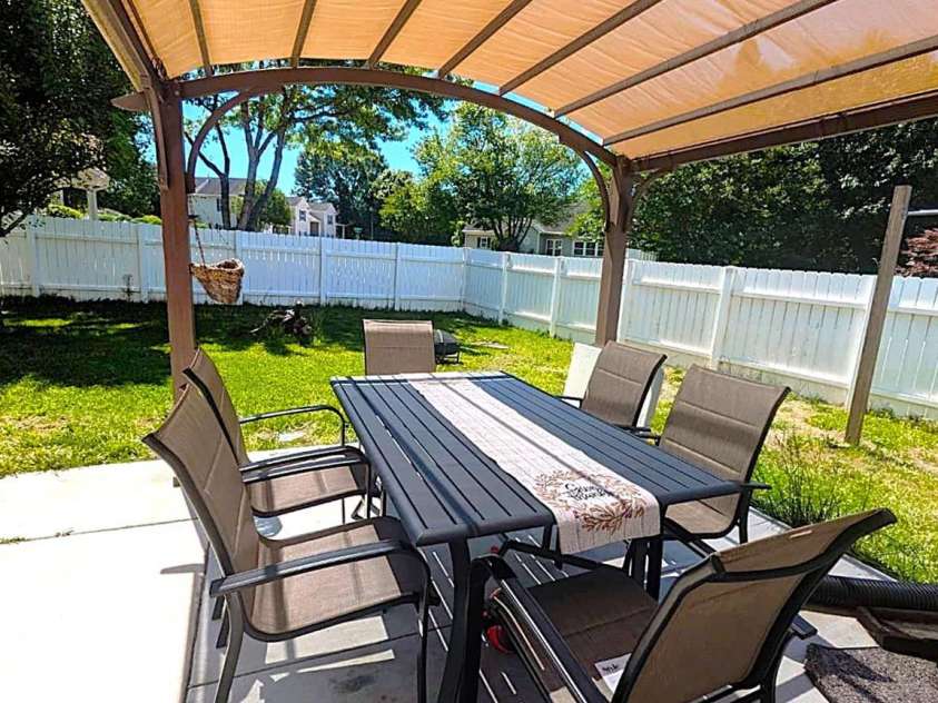9026 Shenington Place, Charlotte, NC 28216.  MLS# CAR4406928, YatesRealty ID 41950. 