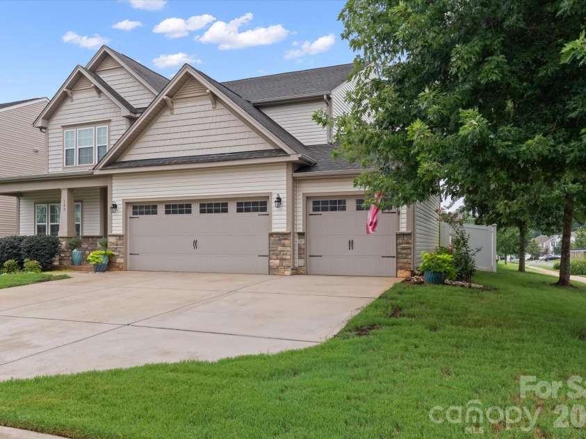142 Fesperman Circle, Troutman, NC 28166.  MLS# CAR4405896, YatesRealty ID 41952. 