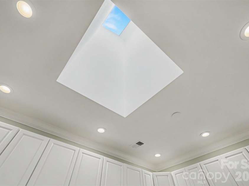 128 Columns Circle, Shelby, NC 28150.  MLS# CAR4395248, YatesRealty ID 41954. ...and a spectacular skylight!