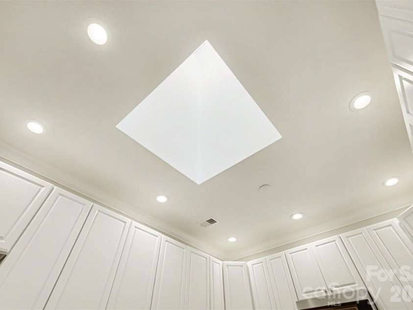 128 Columns Circle, Shelby, NC 28150.  MLS# CAR4395248, YatesRealty ID 41954. ...and a spectacular skylight.