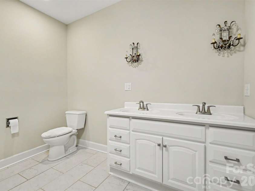 128 Columns Circle, Shelby, NC 28150.  MLS# CAR4395248, YatesRealty ID 41954. ...and dual vanities!