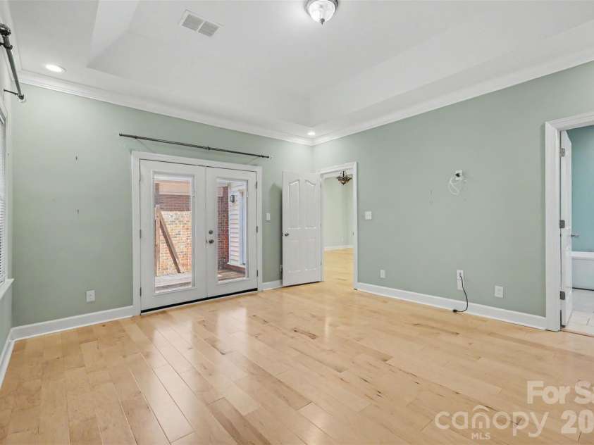 128 Columns Circle, Shelby, NC 28150.  MLS# CAR4395248, YatesRealty ID 41954. Main level primary suite with tons of natural light!