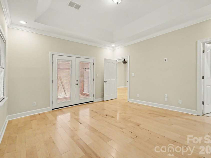 128 Columns Circle, Shelby, NC 28150.  MLS# CAR4395248, YatesRealty ID 41954. Main level primary suite with tons of natural light!