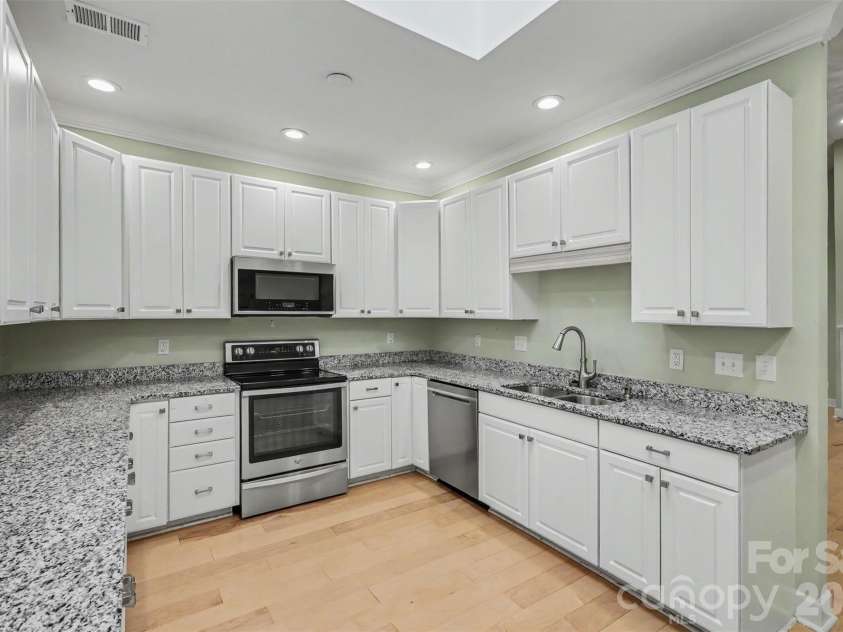 128 Columns Circle, Shelby, NC 28150.  MLS# CAR4395248, YatesRealty ID 41954. ...stainless appliances, recessed  lighting,...