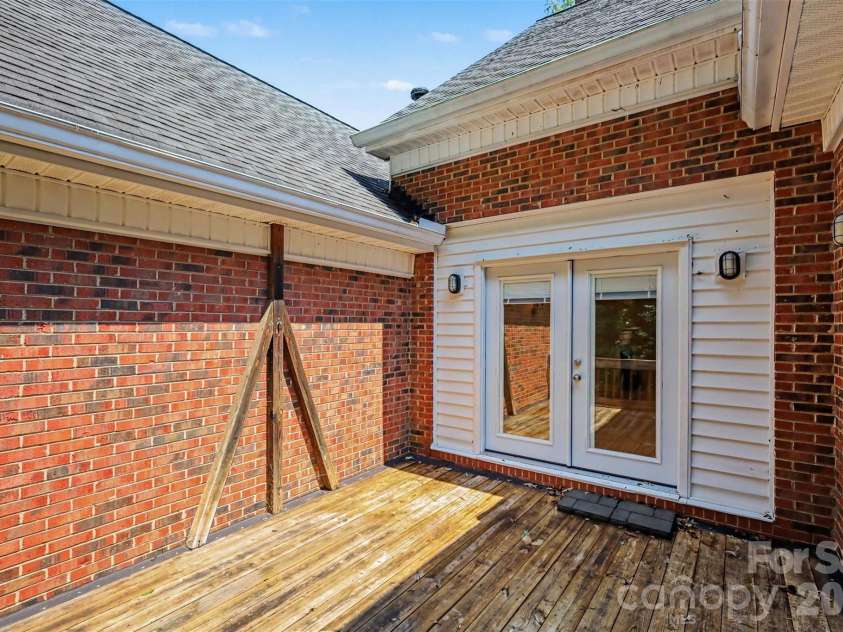 128 Columns Circle, Shelby, NC 28150.  MLS# CAR4395248, YatesRealty ID 41954. This is the deck off the main level living area and...