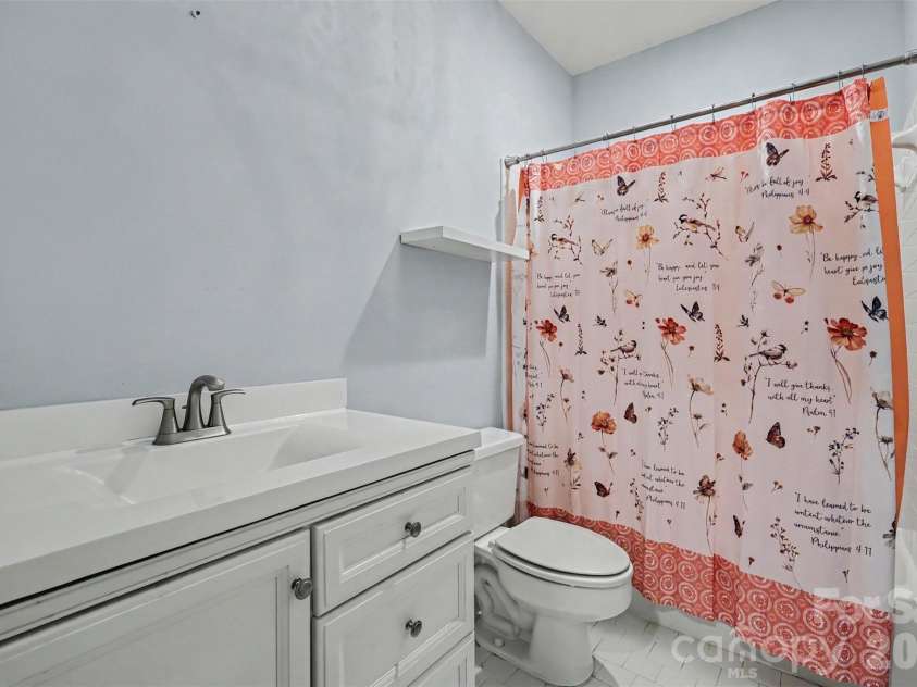 128 Columns Circle, Shelby, NC 28150.  MLS# CAR4395248, YatesRealty ID 41954. This is the full bathroom downstairs.
