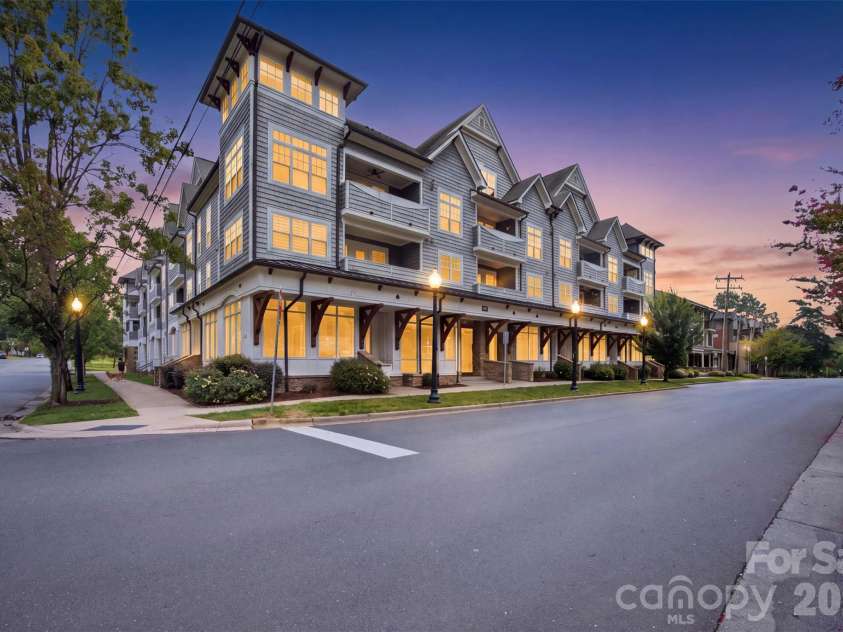 301 Tremont Avenue, Charlotte, NC 28203.  MLS# CAR4408269, YatesRealty ID 41955. 