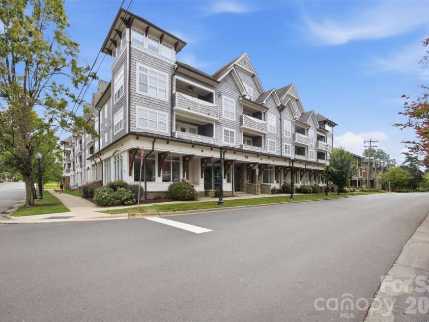 301 Tremont Avenue, Charlotte, NC 28203.  MLS# CAR4408269, YatesRealty ID 41955. 