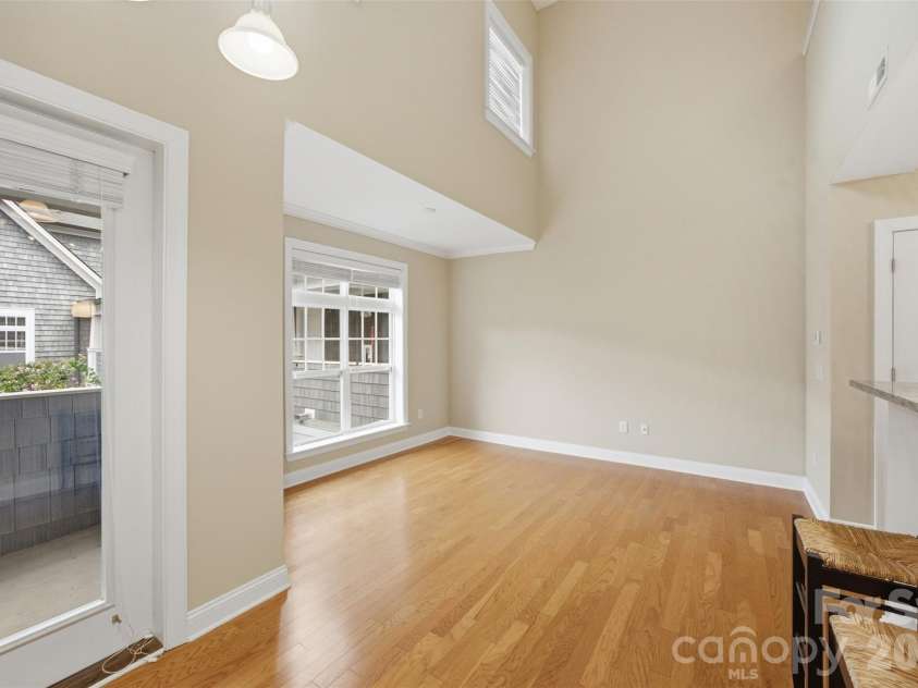 301 Tremont Avenue, Charlotte, NC 28203.  MLS# CAR4408269, YatesRealty ID 41955. 