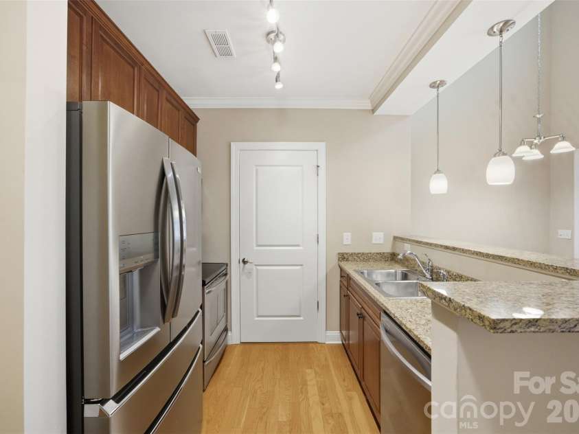 301 Tremont Avenue, Charlotte, NC 28203.  MLS# CAR4408269, YatesRealty ID 41955. 